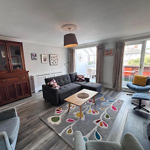 Central, Comfortable And Spacious 4 Bed Duplex