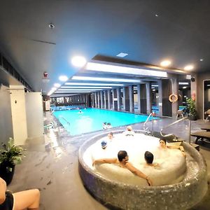 City Center Wellness Suites - Pool-Gym-Parking