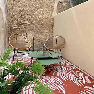 Un Air De Seventies Avec Grande Terrasse