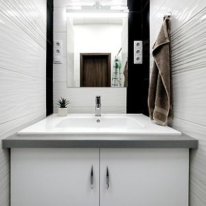 Appartement à 2 Chambres à Coucher
