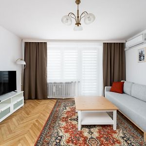 Studio Lit King-Size