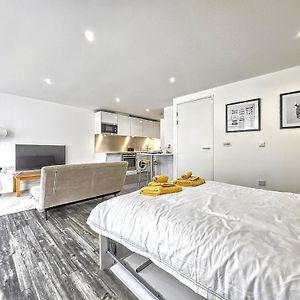 City Waterside, Old Street, Angel, Entire Private Apartment