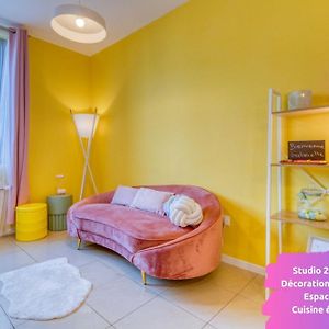 Studio Lit King-Size