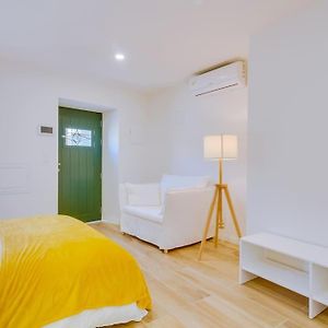 Studio Lit King-Size