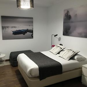 Studio Lit King-Size