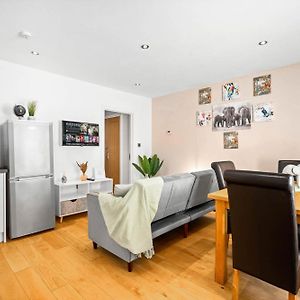 Down To Earth 1 Bedroom Apartment Jewellery Quarter Birmingham - Free Parking
