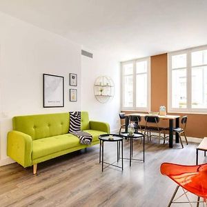 Colorful With Cozy Terrace In Gracia
