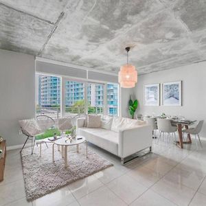 Amazing Condo With Pool At Midblock Miami