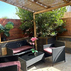 Reves De Vie Studio Avec Terrasse Le Figuerolles