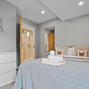 Appartement de Luxe à 2 Chambres à Coucher