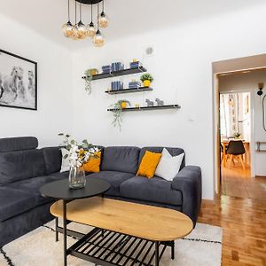 Appartement à 2 Chambres à Coucher