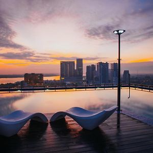 Hotel Serviced Apartments Top One Infinity Pool With View Of 360 Degree