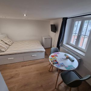 Studio Lit King-Size
