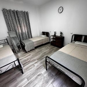 Amplia Casa Entera Con Patio Y Terraza Para Familia Y Grupo De Amigos