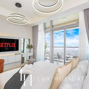 Studio Lit Queen-Size