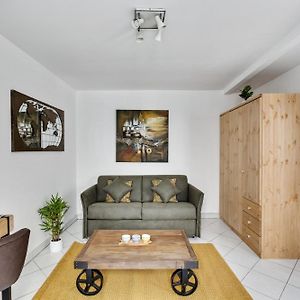 Chic Studio With Terrace In Paris