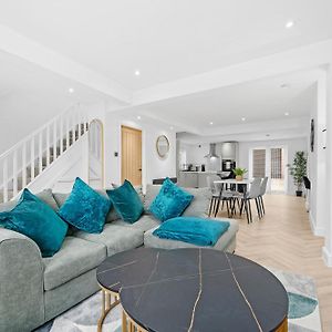 Entire Modern & Spacious 3Bdr Home In Manchester Right Next To Coop Live & Ethiad