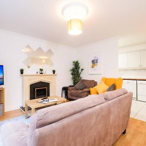 Stylish City Centre Townhouse, Sleeps 12 With Parking