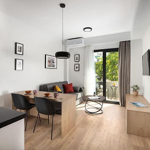 The Meta Stay - Rooftop Access 1 Bedroom Suite