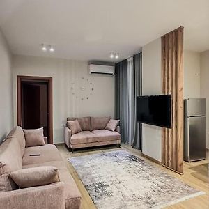 Elegant Rose City Center Oasis