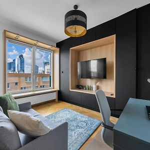 Studio Lit King-Size