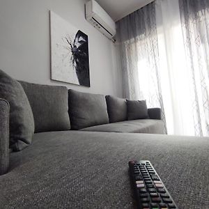 Kledia'S Modern Apartment