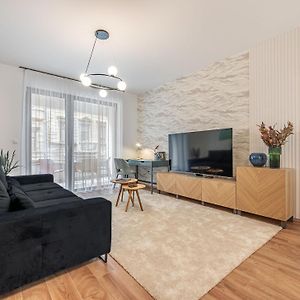3 Bedroom Condo W Garage And Balcony