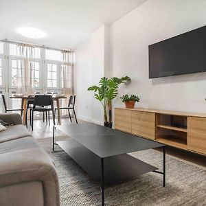 Appartement à 2 Chambres à Coucher