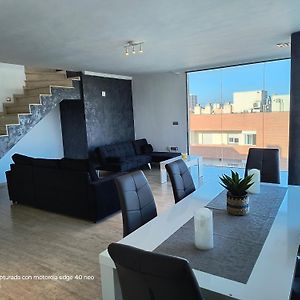 Appartement à 3 Chambres à Coucher