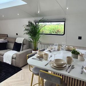 Luxury Boat Stay Liverpool Sleeping 6 Wifi