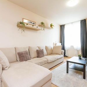 Appartement à 2 Chambres à Coucher