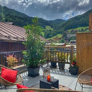 Nouveau et spacieux, Place de l'Eglise et terrasse privative