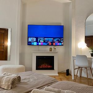 Romantic City Centre Flat - Alexandra Apartment