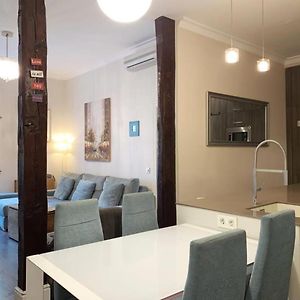 Appartement à 3 Chambres à Coucher