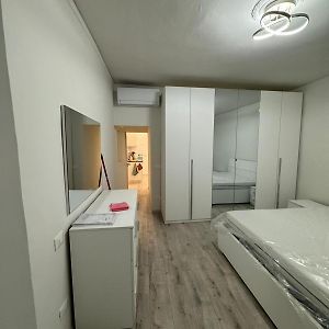 Spacious & Trendy 2Br Apartment