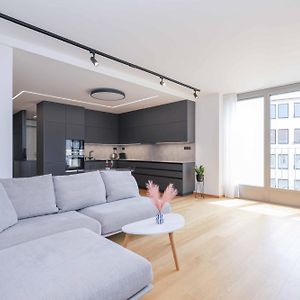 Downtown Luxe Retreat- Konventna