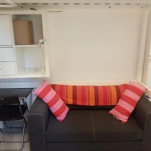 Petit Studio Renove A La Place Comedie
