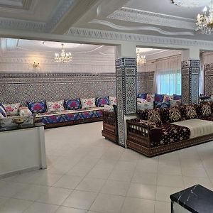 Appartement à 3 Chambres à Coucher