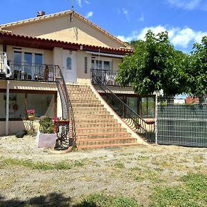 Appartement Dans Maison Au 1Er Etage Avec Terrasse Jardin Ombrage Et Parking Securise