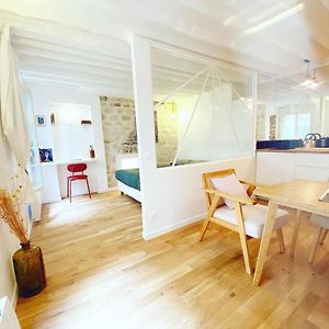 Studio Lit Queen-Size