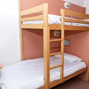 Chambre Juste Pour Hommes Dortoir