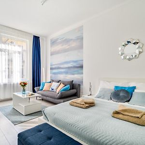 Central Oasis 2 Bd Apartment