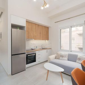 New Center Apartment Near Metro