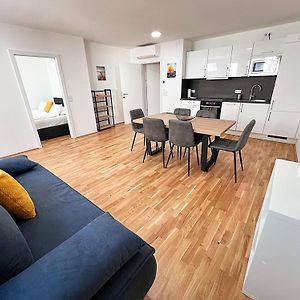Appartement à 2 Chambres à Coucher
