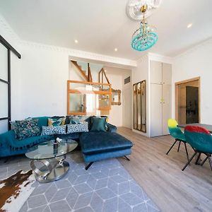 Appartement à 3 Chambres à Coucher aux Étages Supérieurs