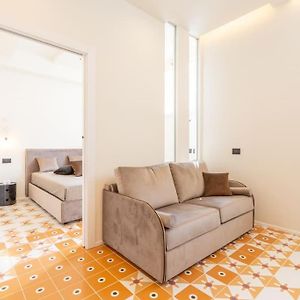 4Fo6 Navigli-Duomo -Yellow Chic Apartment -