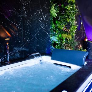 L'Evasion, Romantisme, Volupte & Jacuzzi