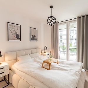 Grzegorzki Apt - Balcony, Ac, Shops&Tram Nearby - By Rentujemy