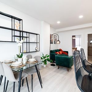 Wekey Homes, Angel Deluxe Apartment & Free Parking
