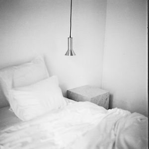 Studio Lit King-Size